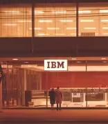 AI 冲击蓝巨人，IBM 股价单日暴跌超 13%
