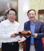 广汽集团董事长冯兴亚晒照：再次拜访华为任正非